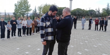 Evlenen öğretmenleri için eğlence düzenlediler