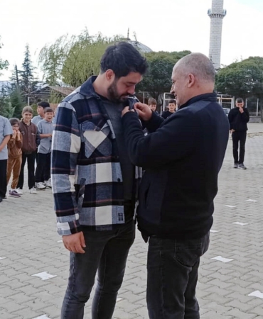 Evlenen öğretmenleri için eğlence düzenlediler