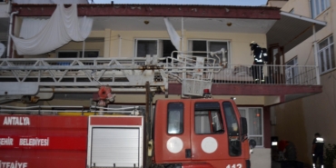 İtfaiye yangını söndürüp, evdeki kuşu kurtardı