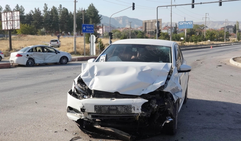 14 yaşındaki sürücü kaza yaptı: 1 yaralı