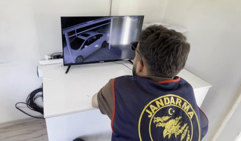 Alkollü araç kullanırken tabancayla ateş eden sürücü tutuklandı
