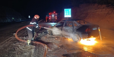 Seyir halindeki otomobil yandı