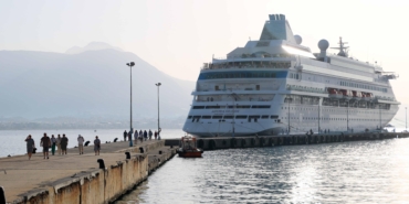 Rus turistler kruvaziyerle geldi