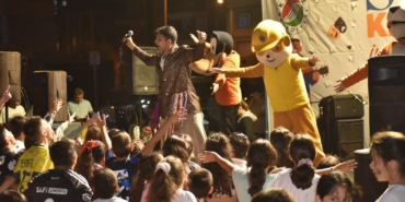 Karşıyaka ve Esentepe’de ‘Sahne Kepez’ coşkusu