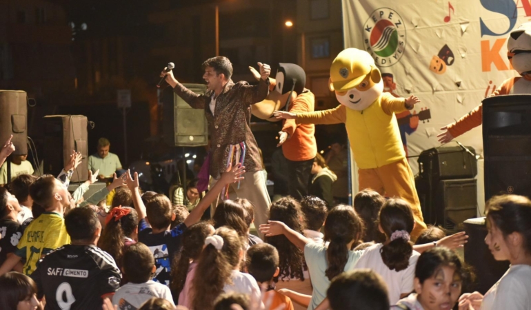 Karşıyaka ve Esentepe’de ‘Sahne Kepez’ coşkusu