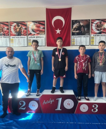 Kumlucalı güreşçiler şampiyonalara hazır