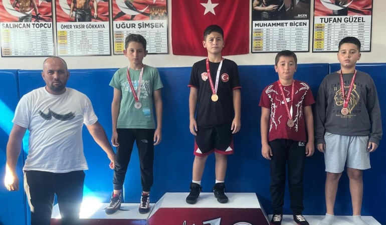 Kumlucalı güreşçiler şampiyonalara hazır