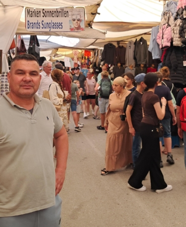 Pazarda turist yoğunluğu