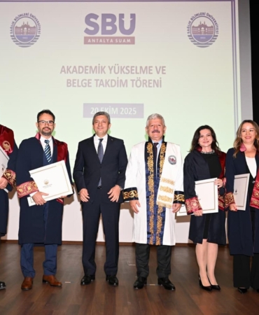SBÜ’nün Akademik Yılı açılışında 75 akademisyen cübbe giydi