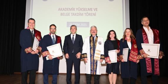 SBÜ’nün Akademik Yılı açılışında 75 akademisyen cübbe giydi SBÜ’nün Akademik Yılı açılışında 75 akademisyen cübbe giydi