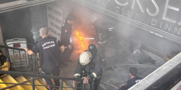 İş hanındaki yangın kısa sürede söndürüldü