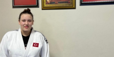 Milli sporcudan gümüş madalya