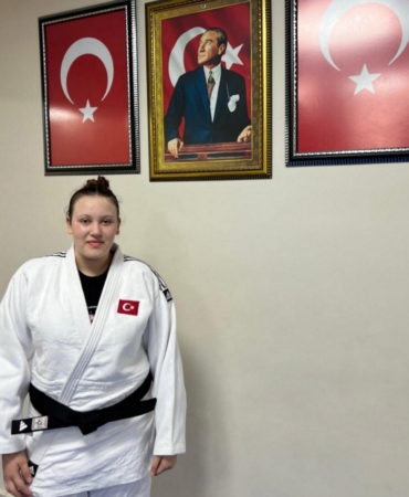 Milli sporcudan gümüş madalya