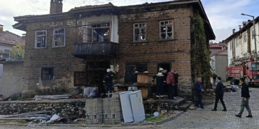 Burdur – 72 yıllık ahşap ev yandı /Video eklendi