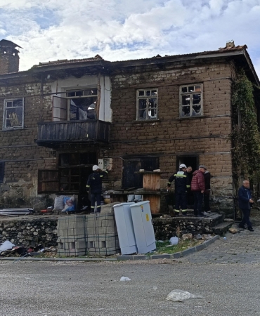 Burdur – 72 yıllık ahşap ev yandı /Video eklendi