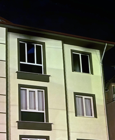 3 katlı binada yangın paniği