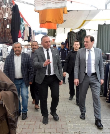 Kaymakam Türker, pazarı denetledi