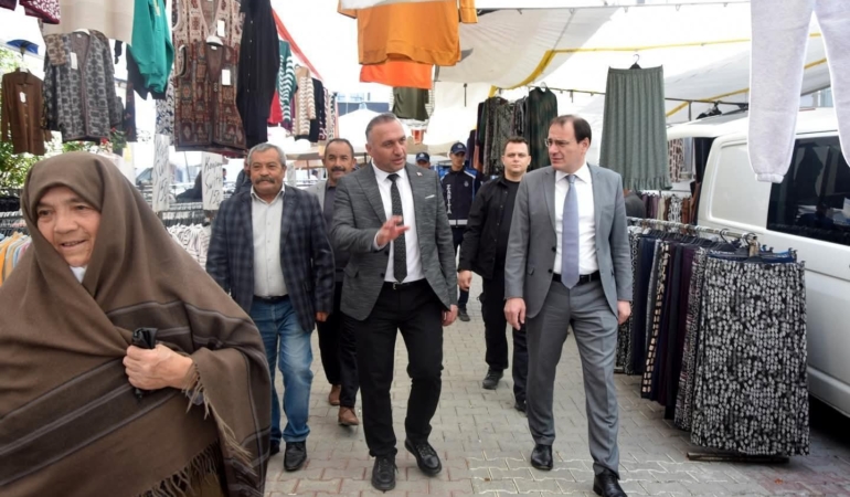 Kaymakam Türker, pazarı denetledi