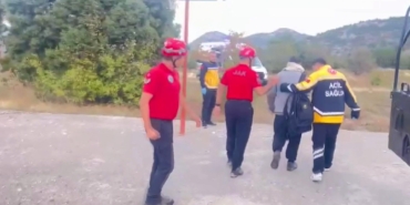 İnceleme için çıktıkları dağda kaybolan 2 mühendis, bulunup askeri helikopterle kurtarıldı