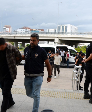 2 kişinin öldüğü gayrimenkul ofisindeki silahlı kavganın şüphelileri adliyede (2)