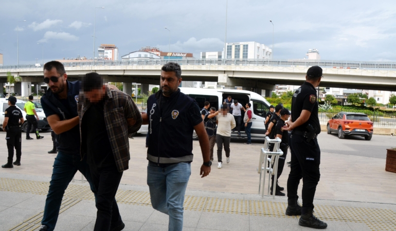 2 kişinin öldüğü gayrimenkul ofisindeki silahlı kavganın şüphelileri adliyede (2)