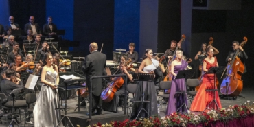 Sezonun ilk prömiyeri Yevgeni Onegin