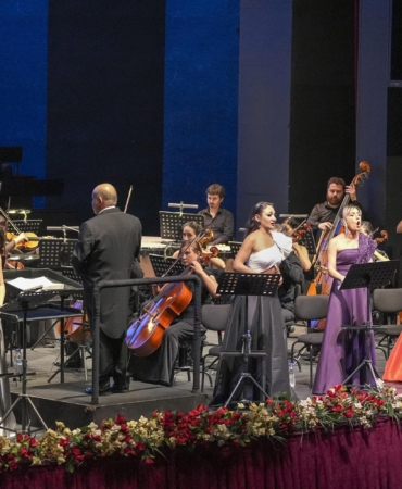 Sezonun ilk prömiyeri Yevgeni Onegin