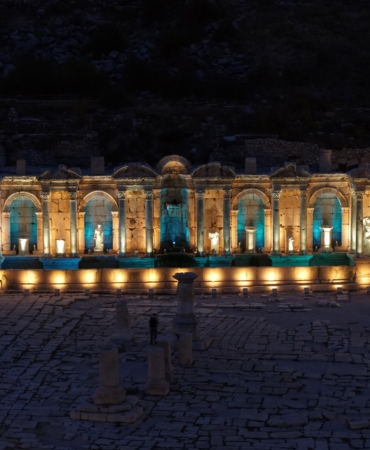 ‘Aşkların ve imparatorların şehri Sagalassos’ta ışıklar gece müzeciliği için yandı