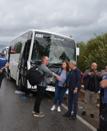 Antalya’da 4 araçlık zincirleme kazada 2 turist yaralandı