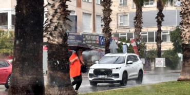 Antalya’da sağanak yaşamı olumsuz etkiledi