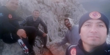 İnceleme için çıktıkları dağda kaybolan 2 mühendis, bulunup askeri helikopterle kurtarıldı (2)