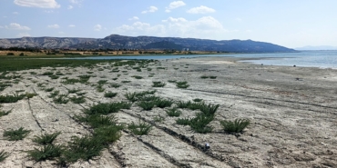 2 yıldır susuz tarım eğitimi verip, köye dönüşü teşvik ediyor