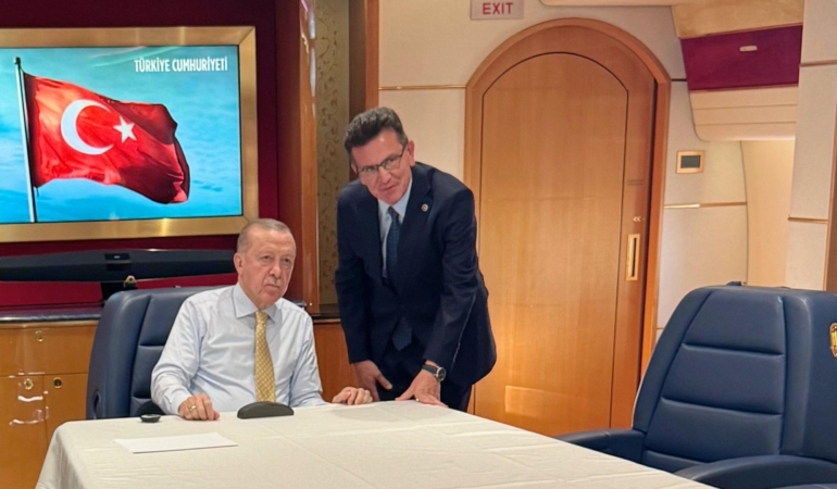 Cumhurbaşkanı Erdoğan’ın Körfez turunda Antalya’dan iki milletvekili