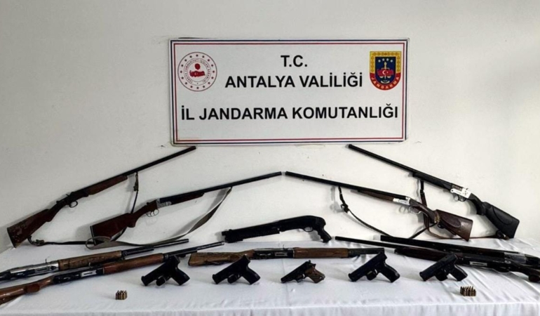 Alanya’da ruhsatsız silah operasyonu