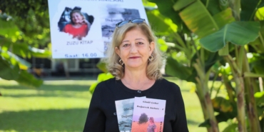 Annesinin ‘kız çocuklarını okutun’ vasiyetini, yazdığı kitapların geliriyle gerçekleştiriyor
