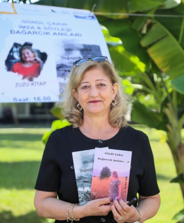 Annesinin ‘kız çocuklarını okutun’ vasiyetini, yazdığı kitapların geliriyle gerçekleştiriyor