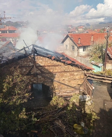 Ahır yangını korkuttu