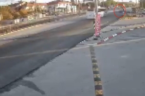 Yolcu otobüsüyle çarpışan ATV sürücüsü öldü; kaza kamerada Yolcu otobüsüyle çarpışan ATV sürücüsü öldü; kaza kamerada