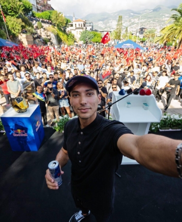 Dünya Şampiyonu Toprak Razgatlıoğlu’na coşkulu karşılama