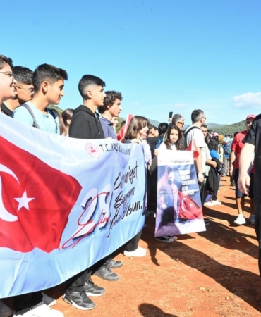 Kaş’ta ‘Ecdadın Yolunda Cumhuriyete Saygı Yürüyüşü’