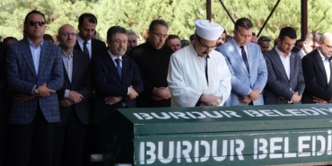 Bakan Yumaklı cenazeye katıldı