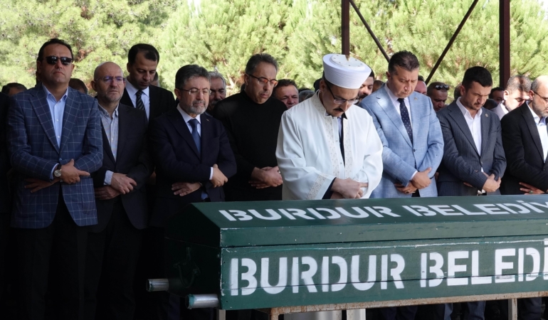 Bakan Yumaklı cenazeye katıldı