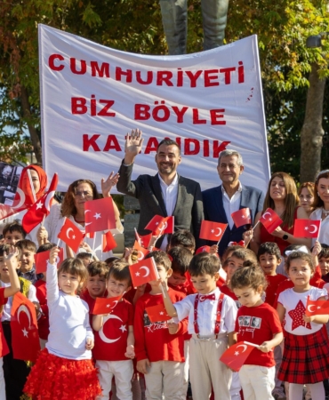 Side sokaklarında Cumhuriyet sevinci