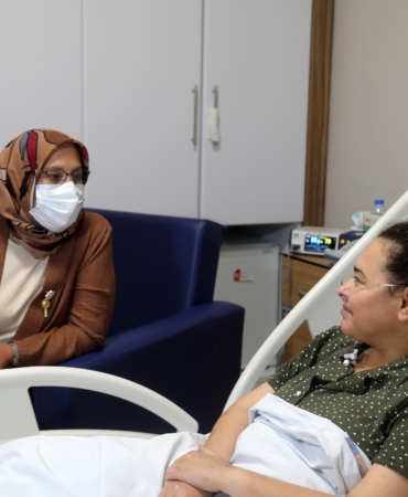 Hastanenin ilk ve son kalp nakli hastaları buluştu