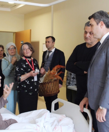 Kaymakam Kuruca, hasta ve yakınlarına keşkek dağıttı