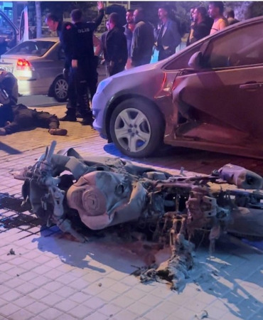 Otomobille çarpışan motosikletli yaralandı