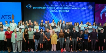 ‘Cumhuriyetin geleceği gençlerimizle güvende’