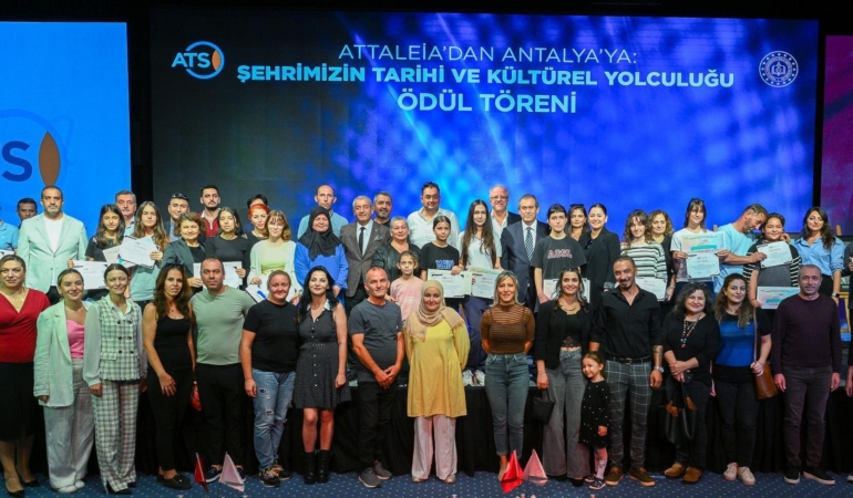 ‘Cumhuriyetin geleceği gençlerimizle güvende’