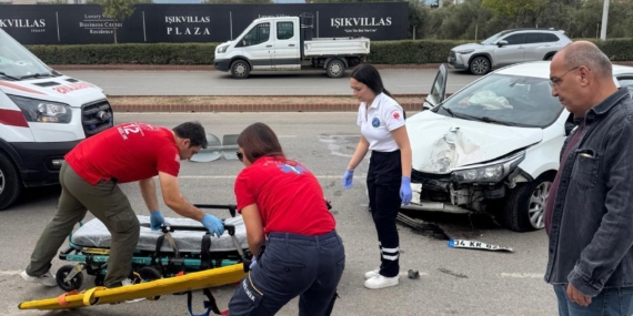 2 kişinin yaralandığı kaza kamerada 2 kişinin yaralandığı kaza kamerada