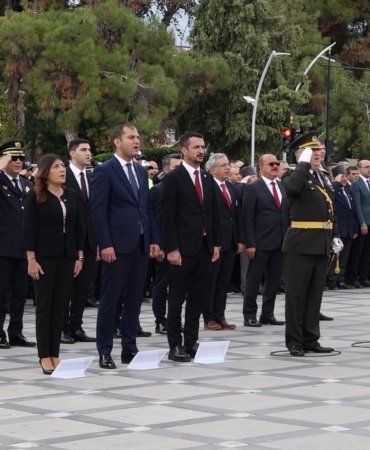 Burdur’da çelenk sunma töreni yapıldı